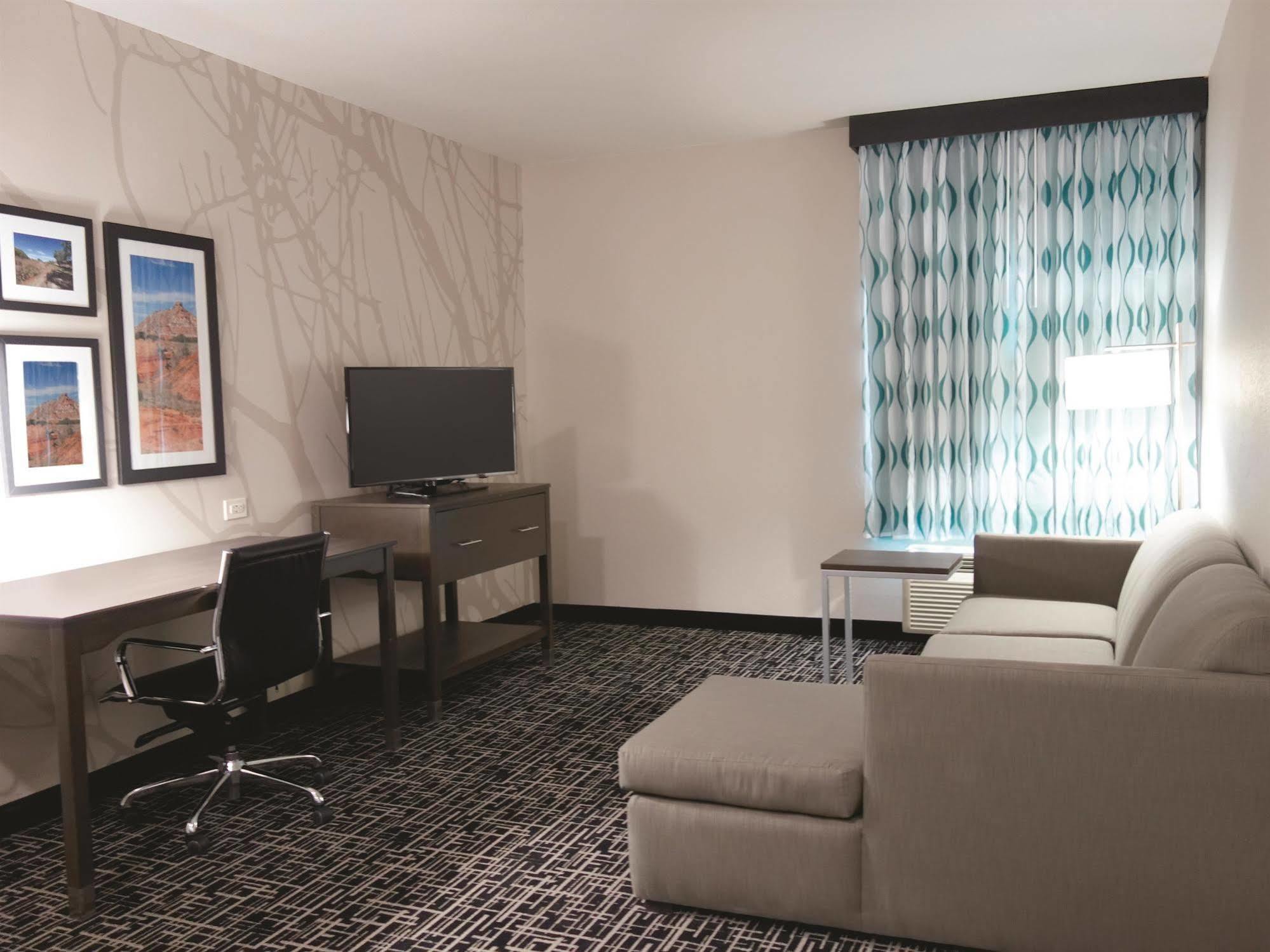 La Quinta By Wyndham Pampa Hotel Luaran gambar