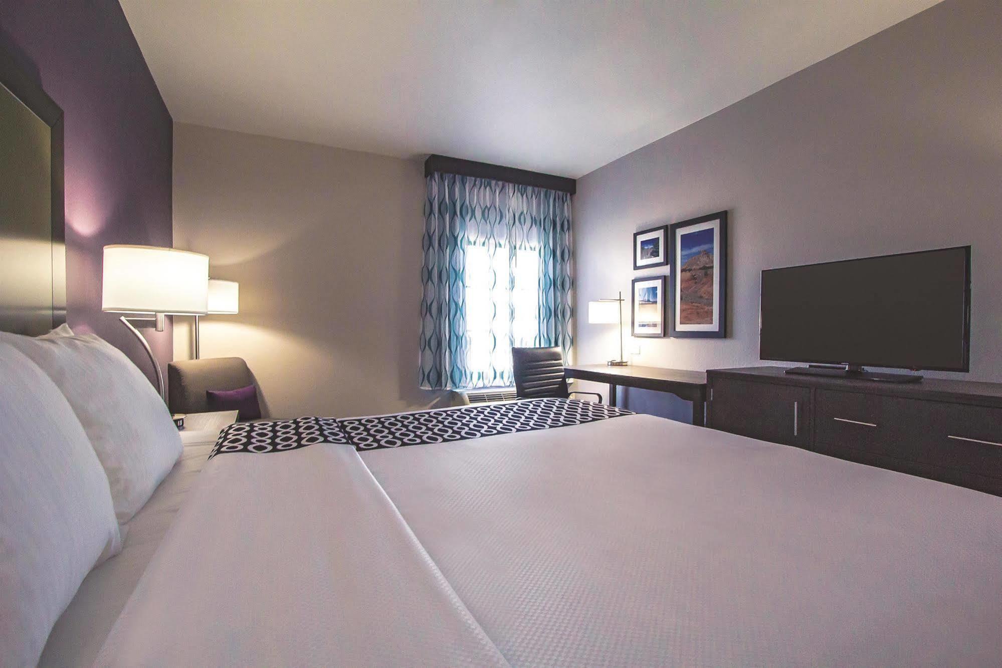 La Quinta By Wyndham Pampa Hotel Luaran gambar
